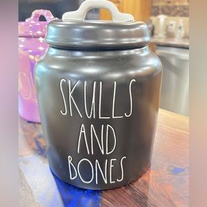 SALE!! Like New! Rae Dunn Skulls & Bones Canister